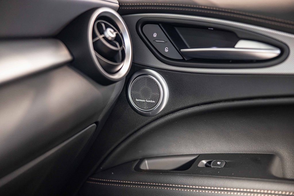 New 2025 Alfa Romeo Stelvio Sprint image 32
