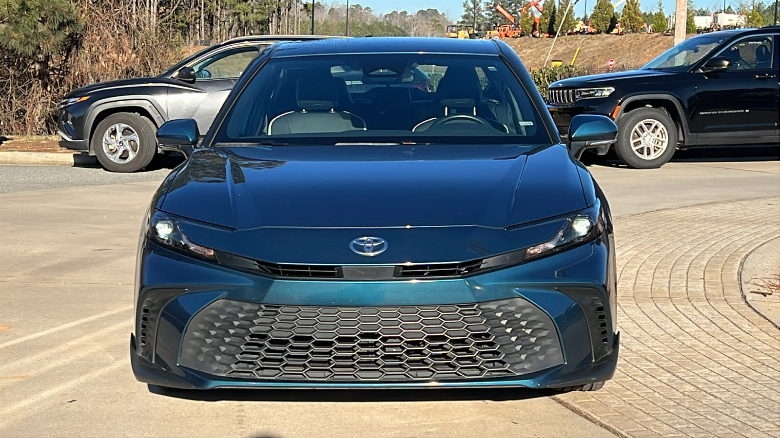 Used 2025 Toyota Camry SE image 3