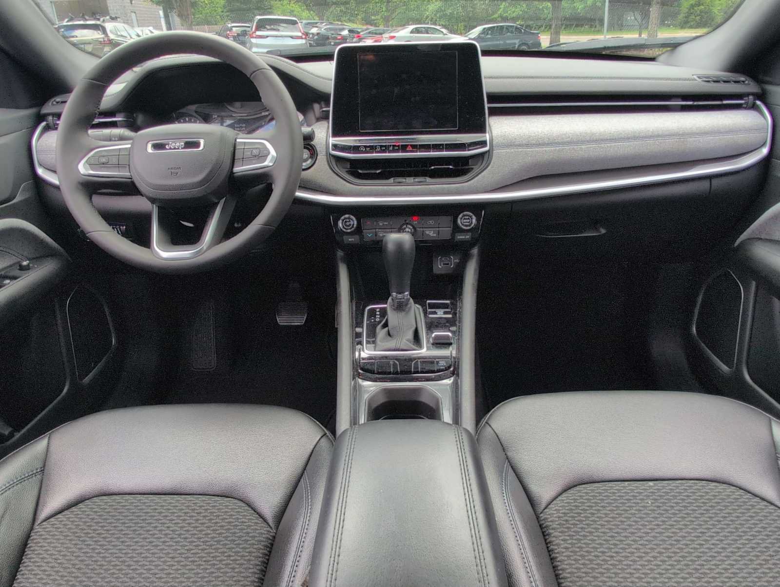 Used 2025 Jeep Compass Latitude AWD/4WD image 15