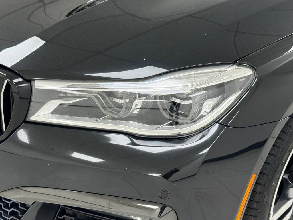 Used 2018 BMW 750i xDrive image 32