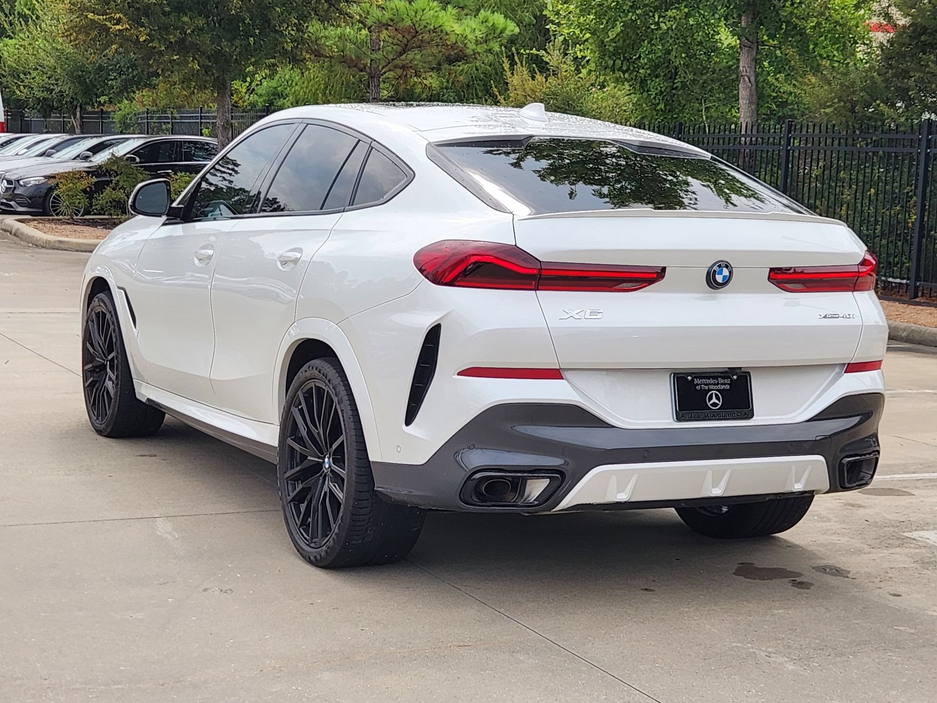 Used 2023 BMW X6 xDrive40i w/ Executive Package AWD/4WD image 9