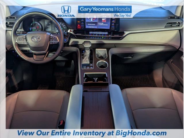 Used 2023 Toyota Sienna XLE image 13