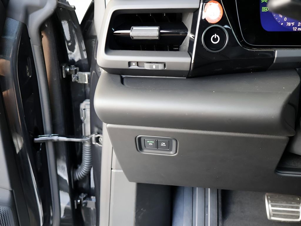 Certified 2025 Porsche Macan 4S Electric image 37