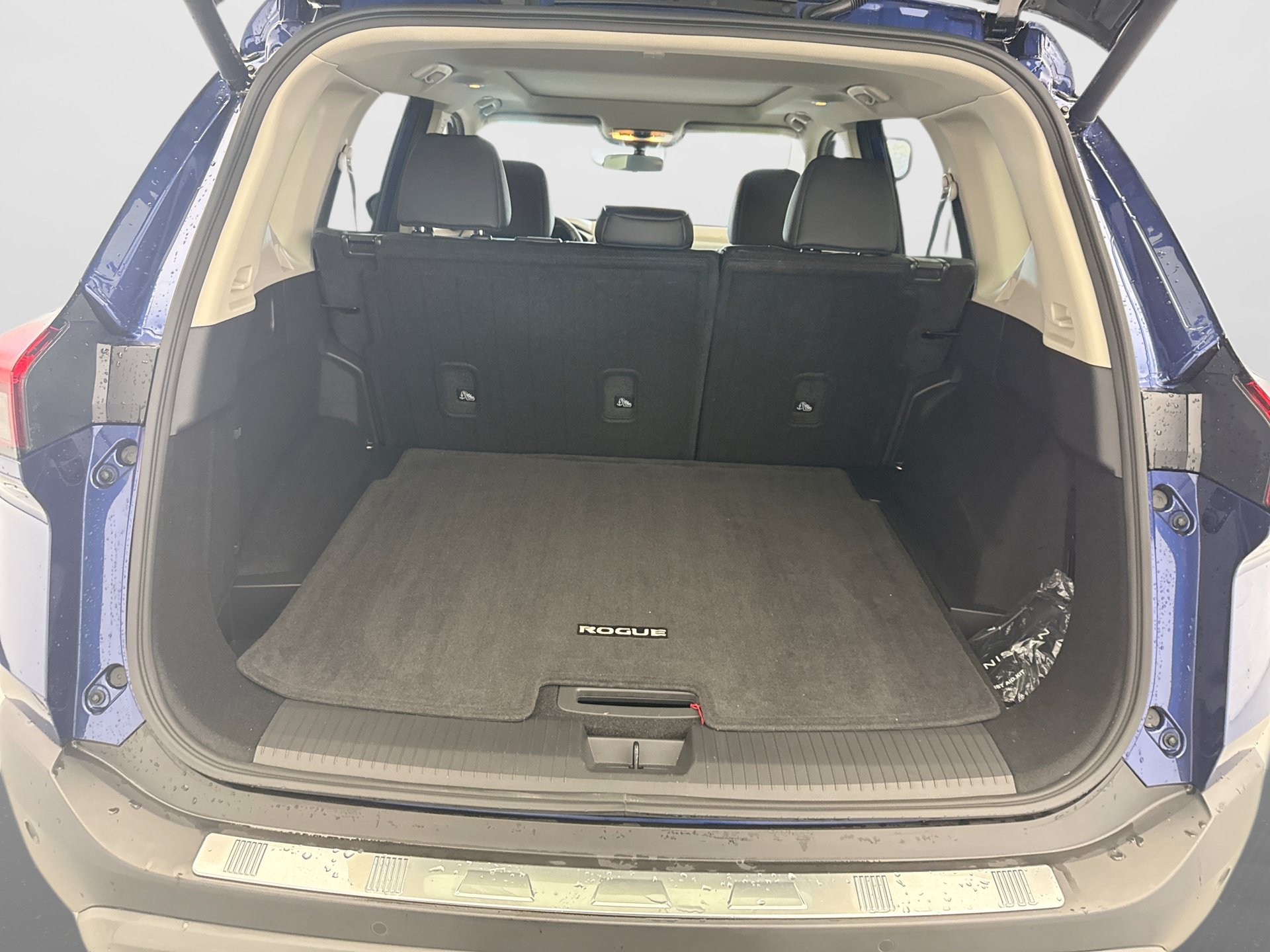 Used 2023 Nissan Rogue SV w/ SV Premium B Package AWD/4WD image 19