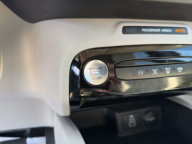 Used 2025 Ford Escape SE image 19
