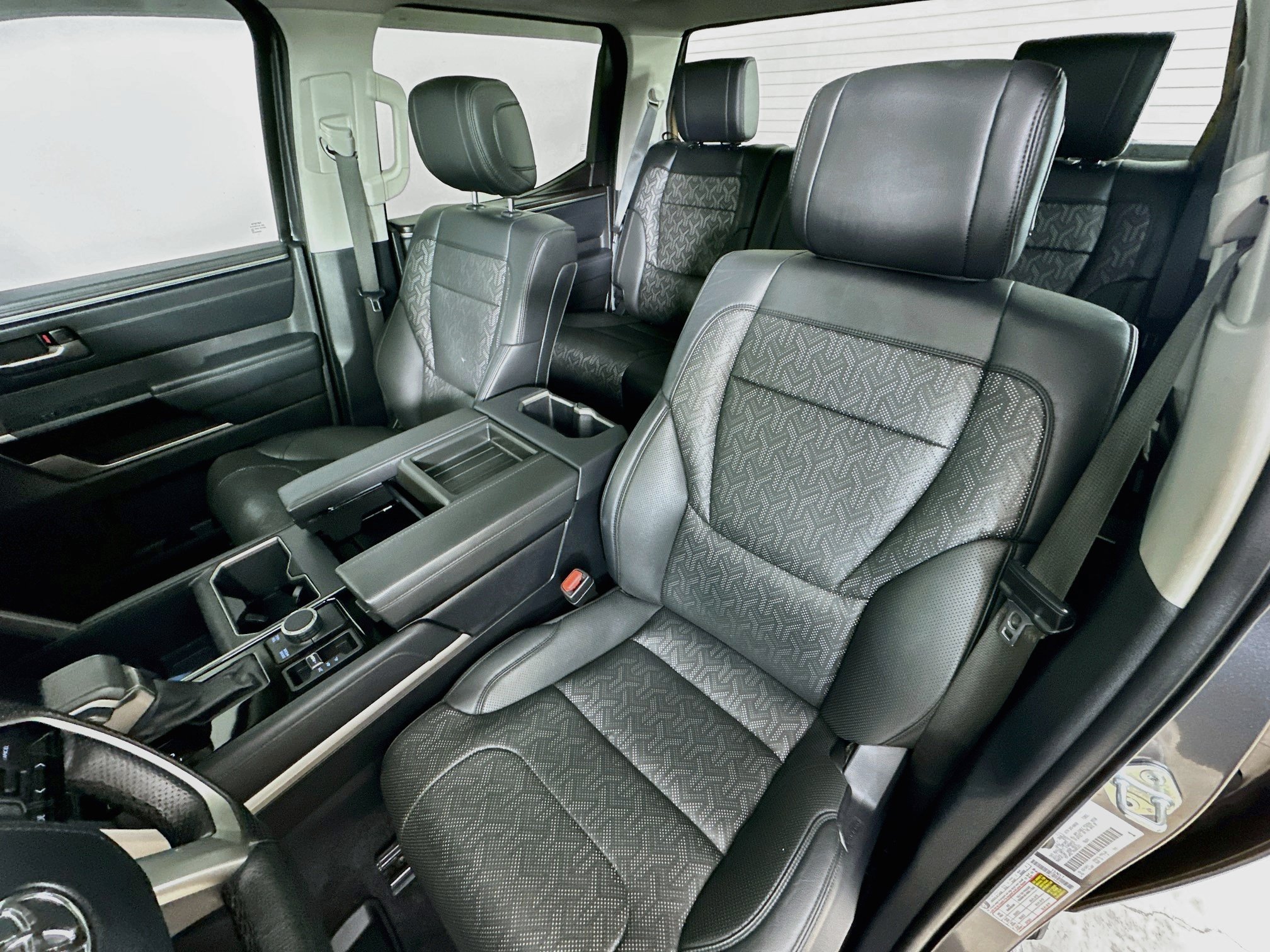 Used 2022 Toyota Tundra Limited w/ Power Package AWD/4WD image 32