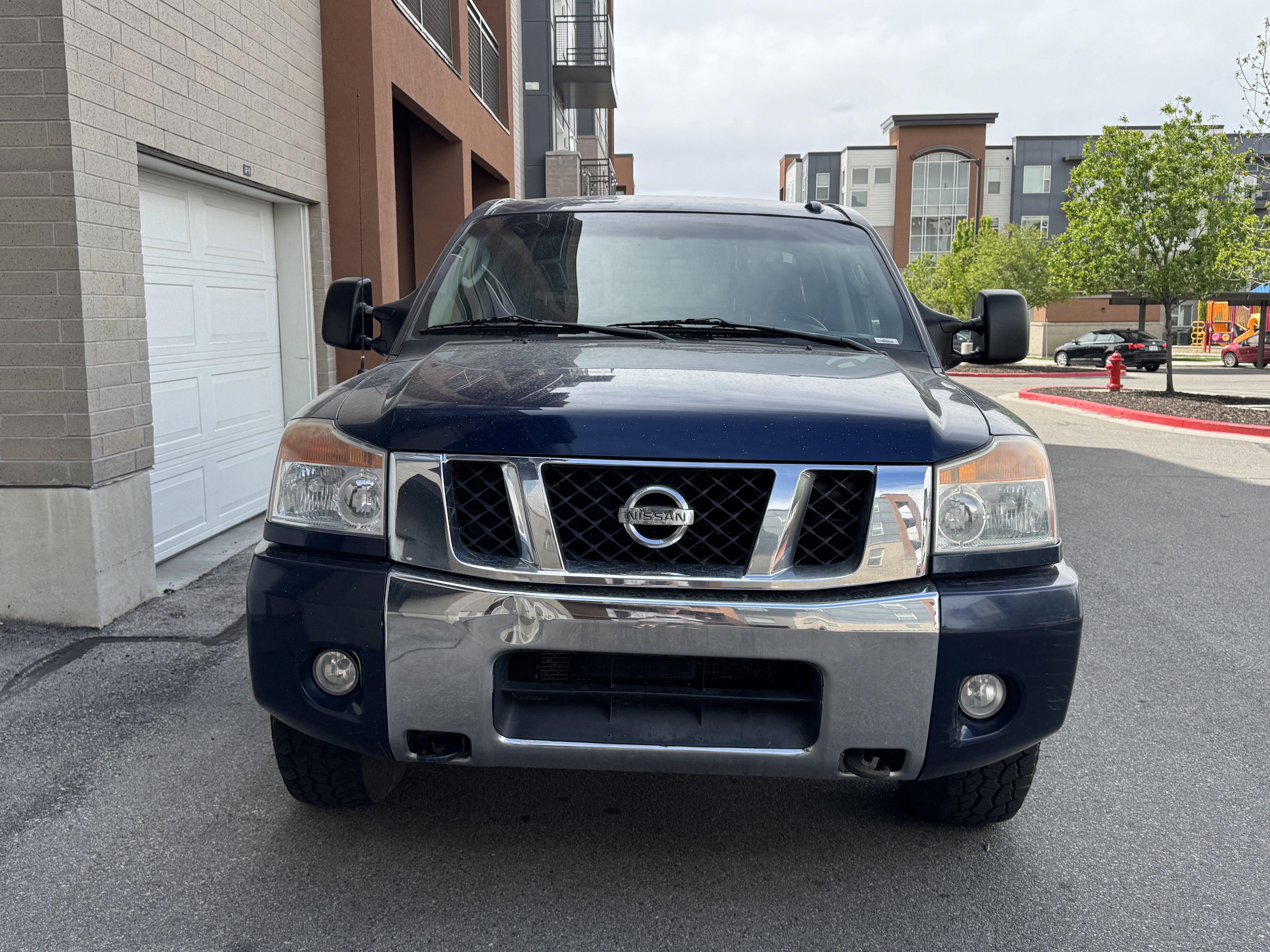 Used 2010 Nissan Titan SE w/ SE Value Truck Pkg AWD/4WD image 9