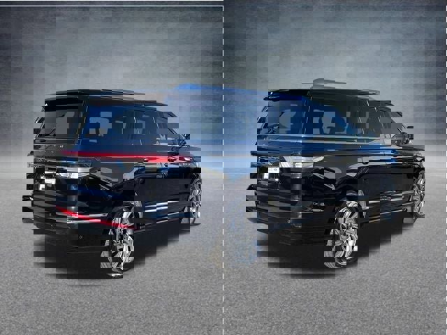 Used 2024 Lincoln Navigator L 4WD image 4