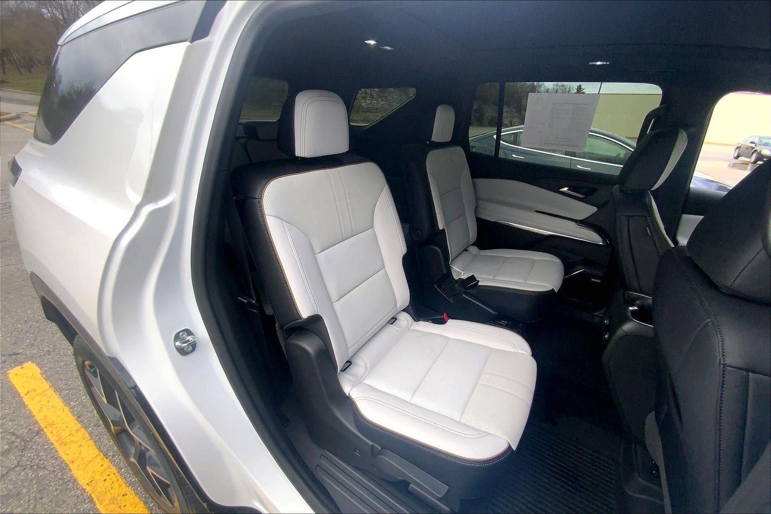 Used 2025 Chevrolet Traverse High Country image 23