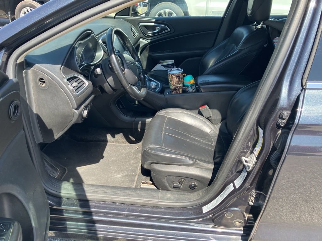 Used 2017 Chrysler 200 Limited Platinum image 5