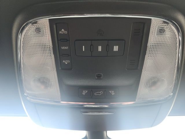 Used 2020 Jeep Grand Cherokee Limited image 29