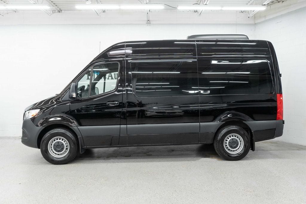 Used 2024 Mercedes-Benz Sprinter 2500 image 2