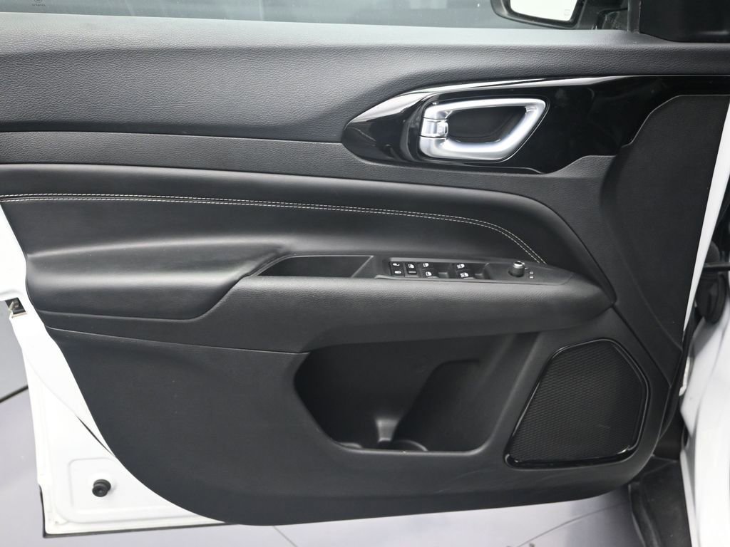 Used 2023 Jeep Compass Altitude image 13