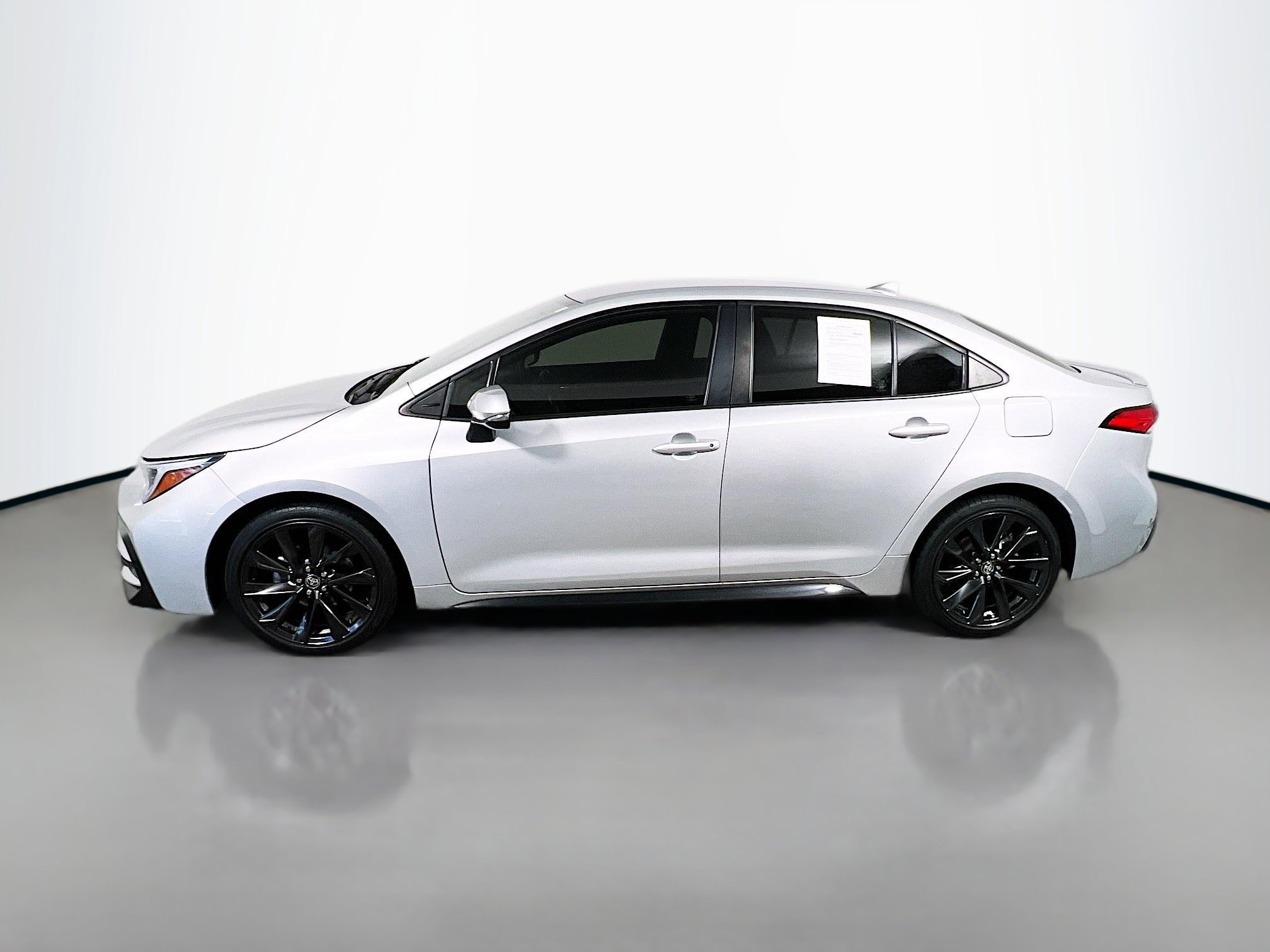 Used 2023 Toyota Corolla SE image 9