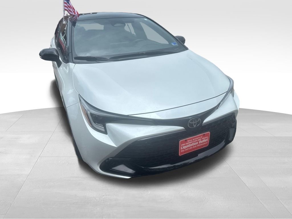 Used 2025 Toyota Corolla Hatchback w/ SE Package FWD image 32