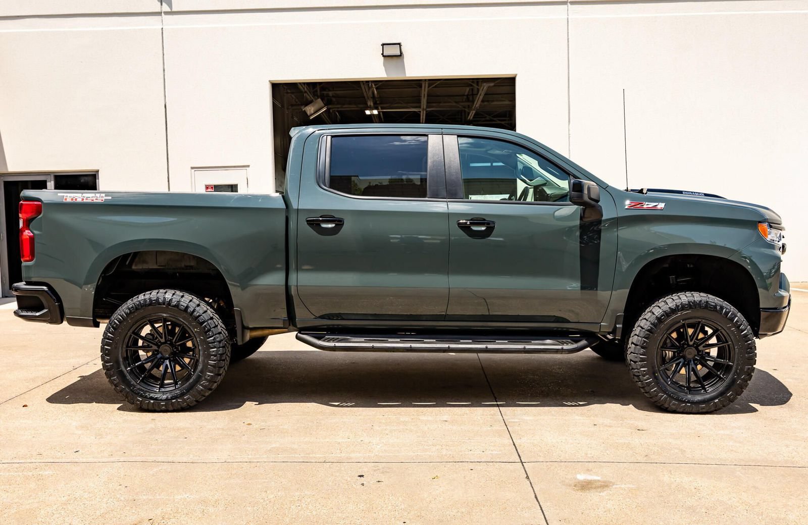 Used 2025 Chevrolet Silverado 1500 LT Trail Boss w/ Convenience Package II AWD/4WD image 18