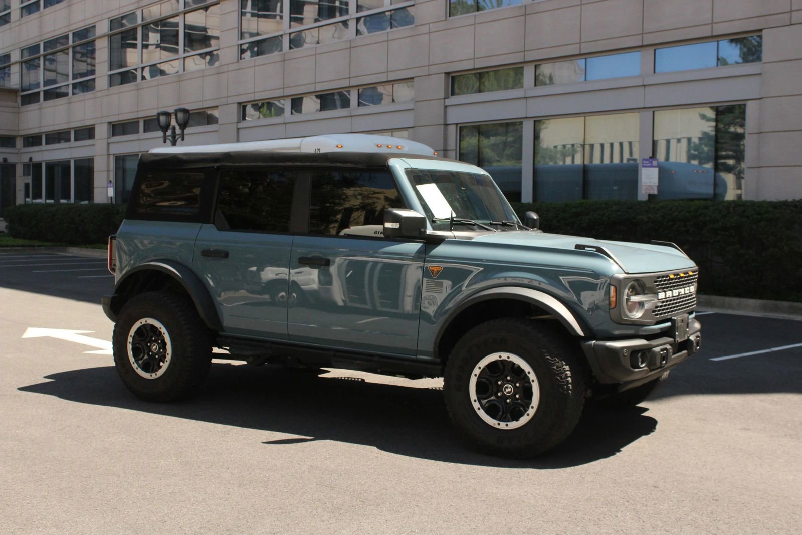 Used 2022 Ford Bronco Badlands w/ Sasquatch Package AWD/4WD image 2