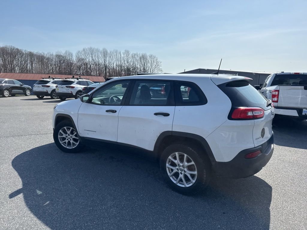 Used 2017 Jeep Cherokee Sport image 4