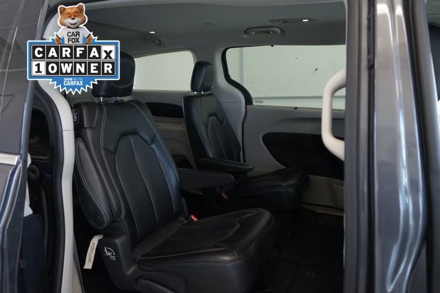 Used 2023 Chrysler Pacifica Touring-L image 31