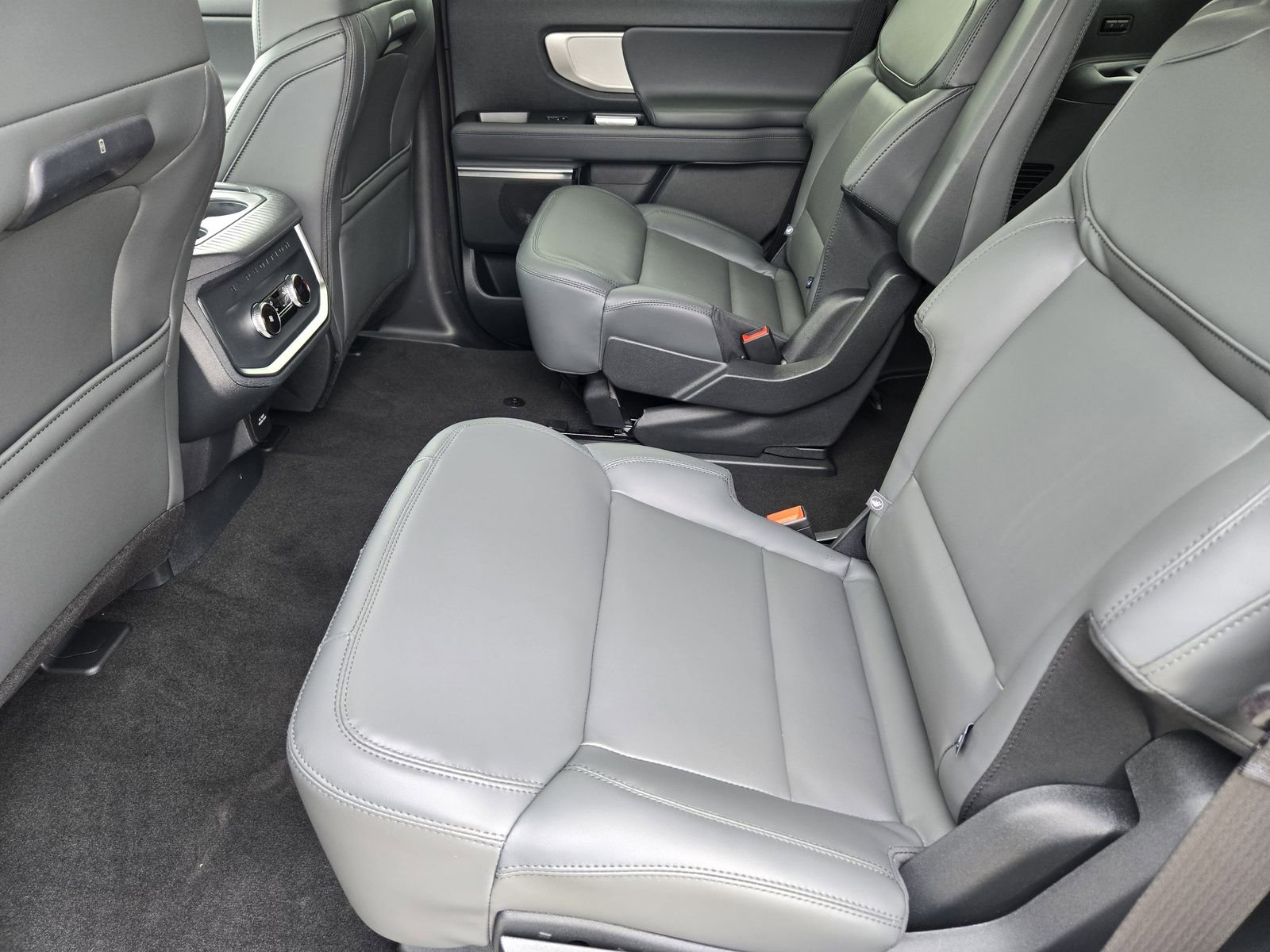 New 2026 Ford Expedition Active RWD image 27