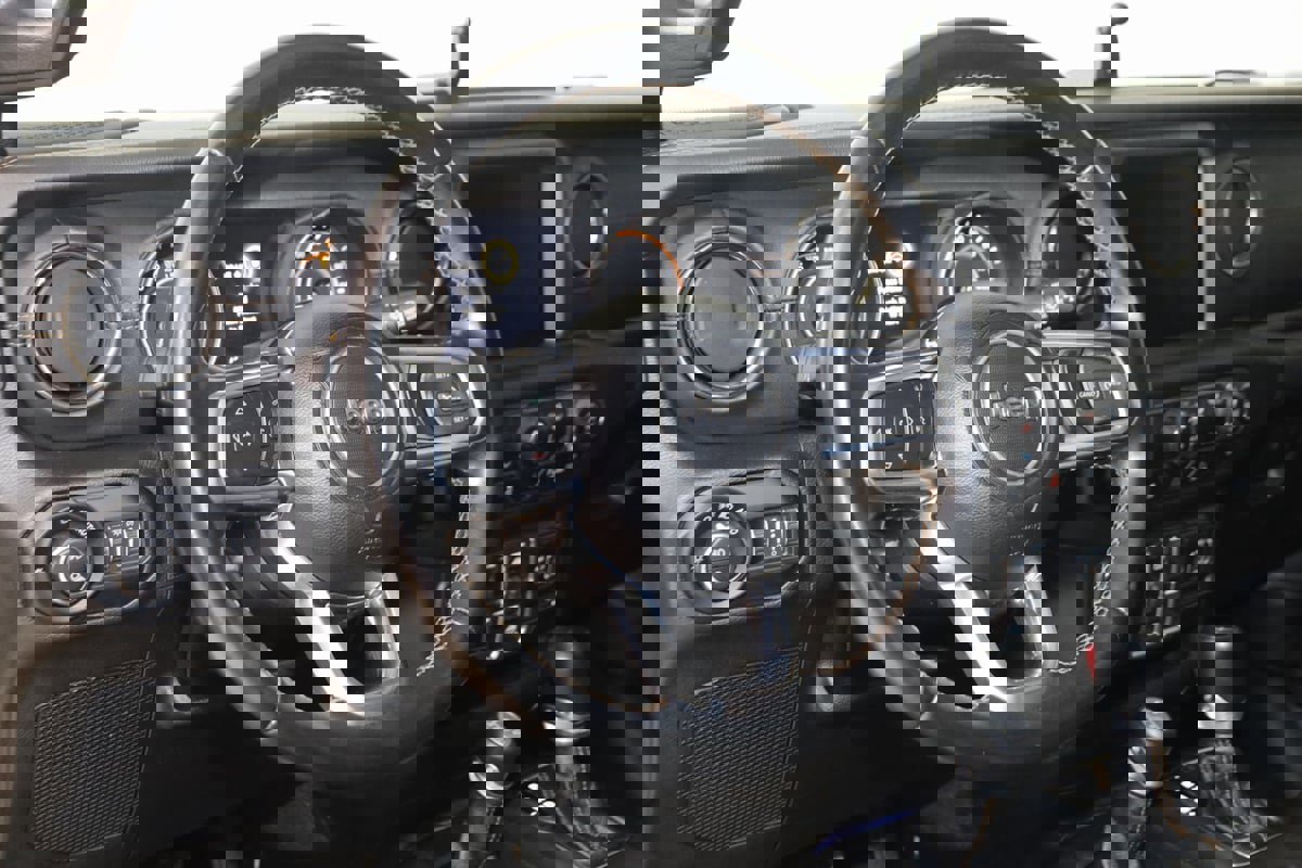 Used 2021 Jeep Gladiator Overland image 6