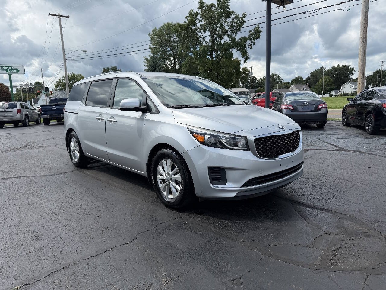 Used 2016 Kia Sedona LX w/ Option Group 020 FWD image 5