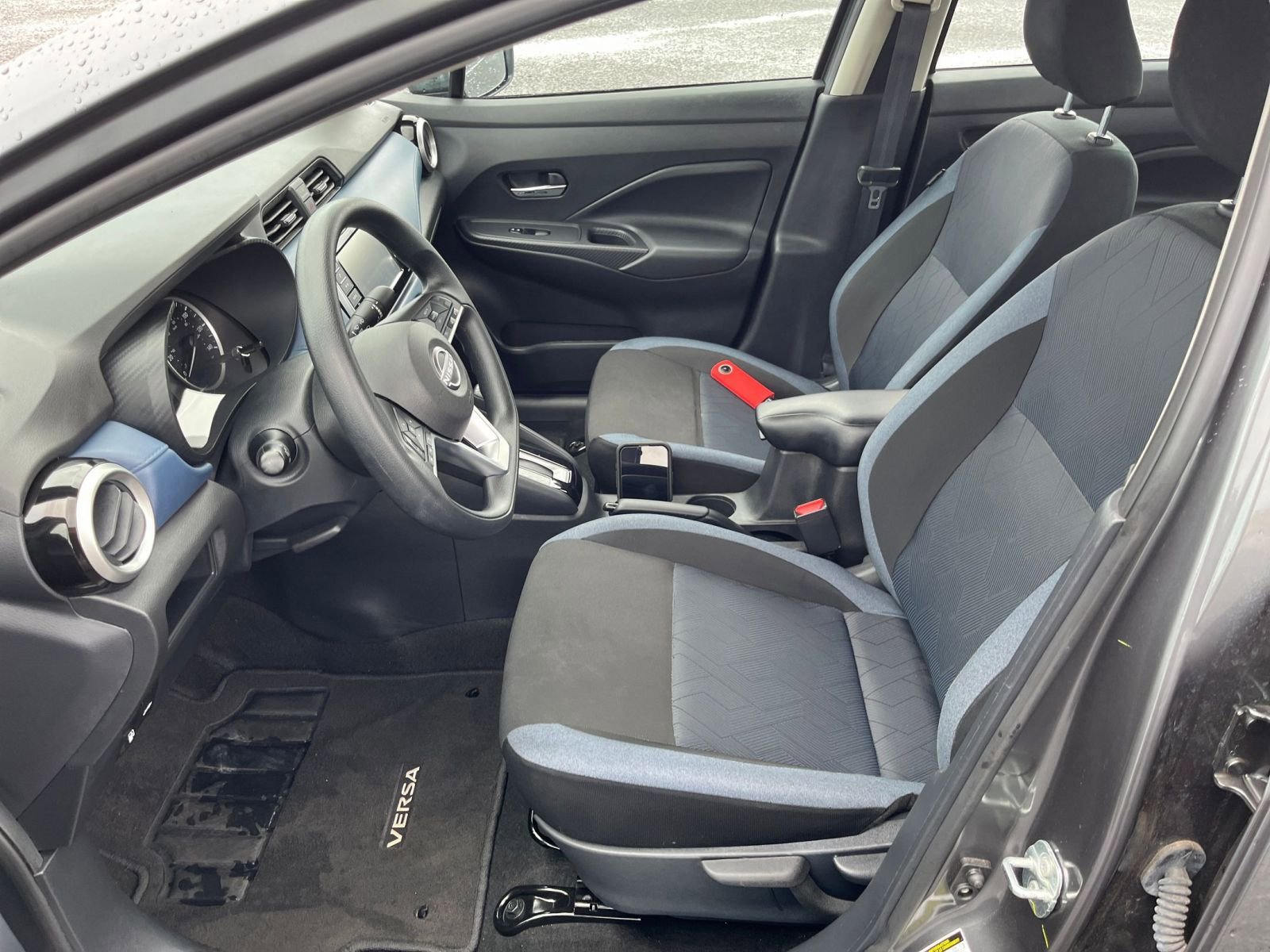 Used 2025 Nissan Versa SV image 31