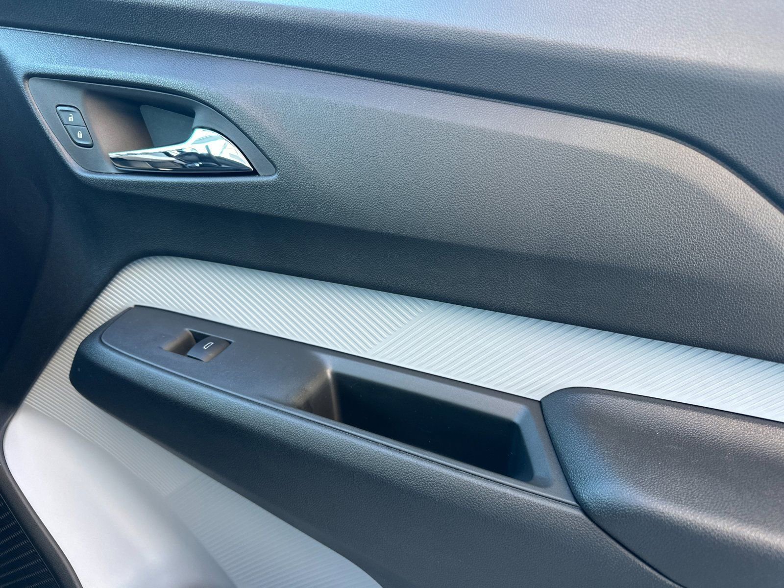 New 2027 Chevrolet Bolt LT w/ Comfort Package image 19