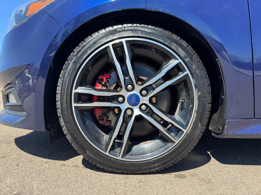 Used 2016 Ford Focus ST w/ Equipment Group 401A FWD image 13