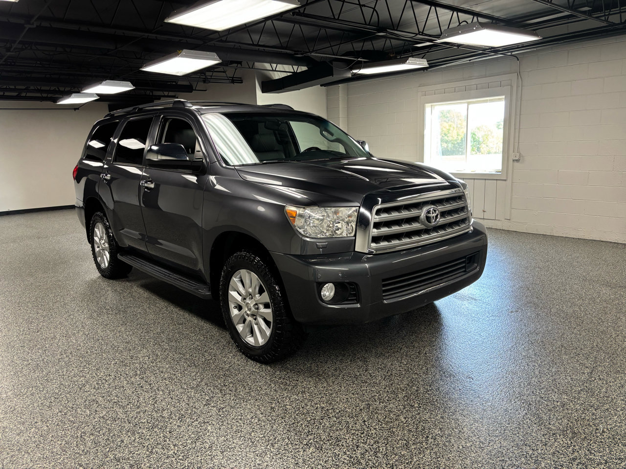 Used 2016 Toyota Sequoia Platinum image 3