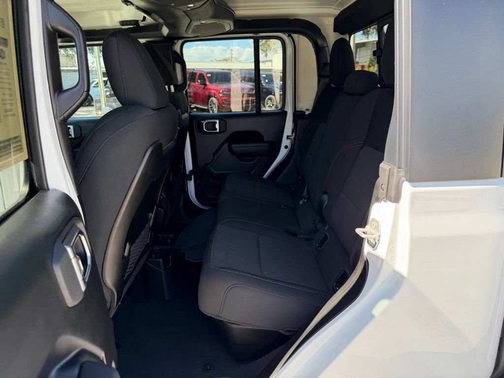 Used 2025 Jeep Gladiator Mojave w/ Convenience Group image 26