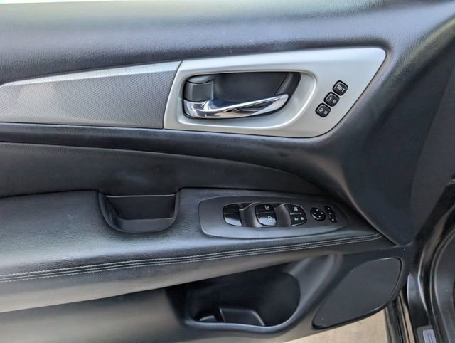 Used 2018 Nissan Pathfinder SL image 10