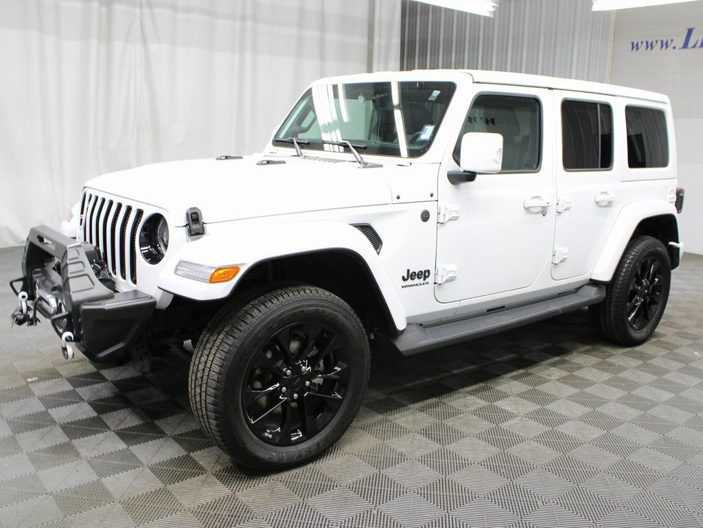 Used 2023 Jeep Wrangler Unlimited Sahara AWD/4WD image 6