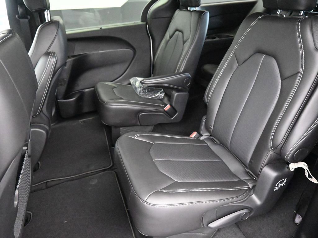 New 2026 Chrysler Voyager LX image 11
