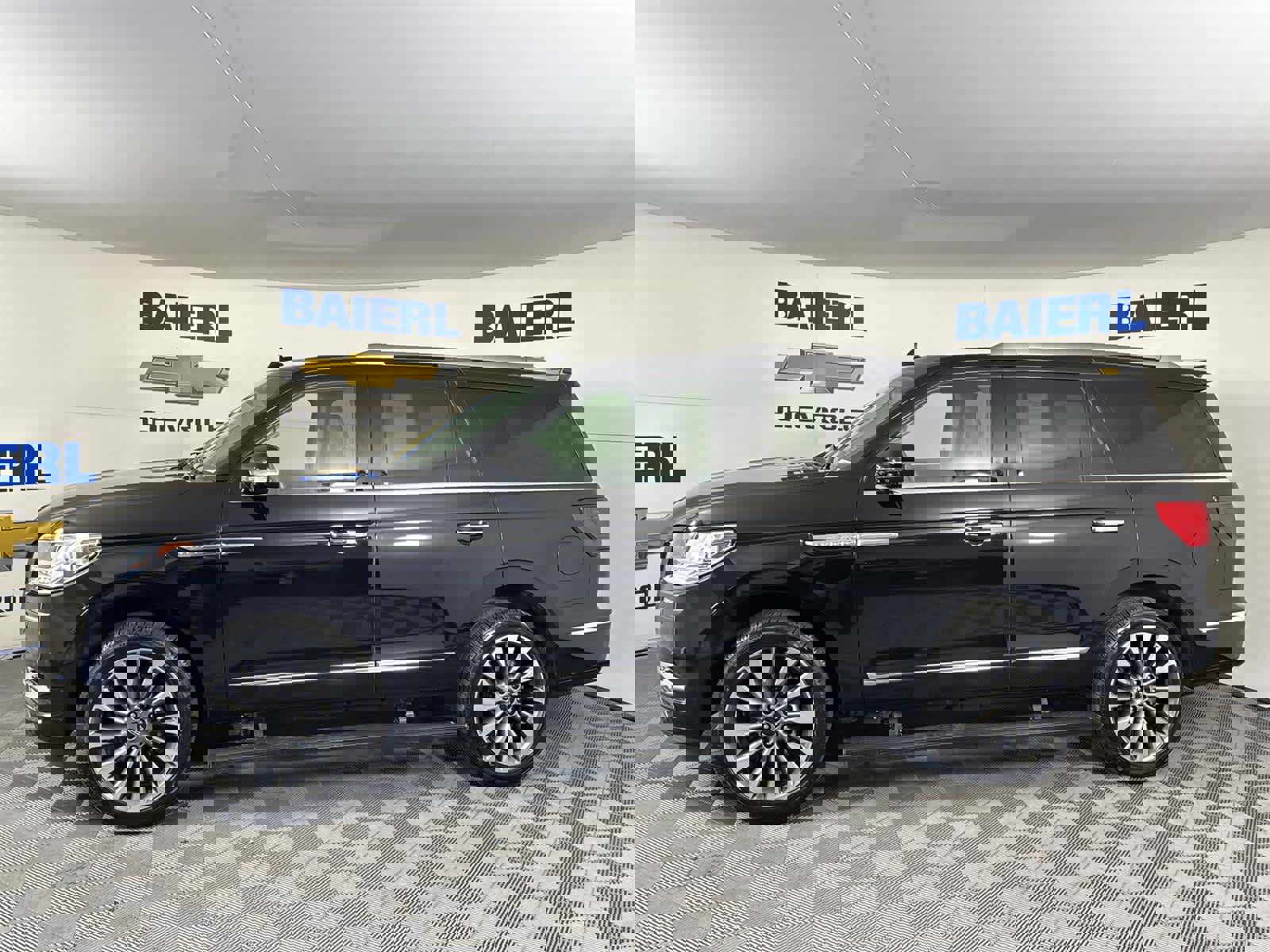 Used 2019 Lincoln Navigator Select image 2