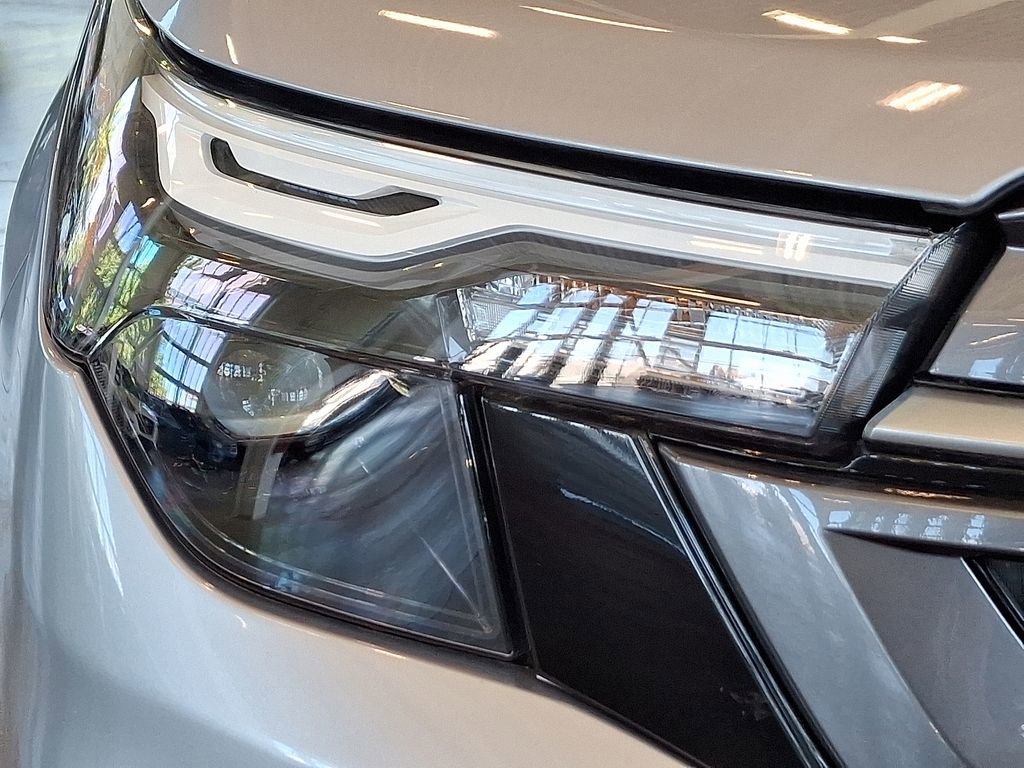 Certified 2025 Subaru Forester Premium AWD/4WD image 12