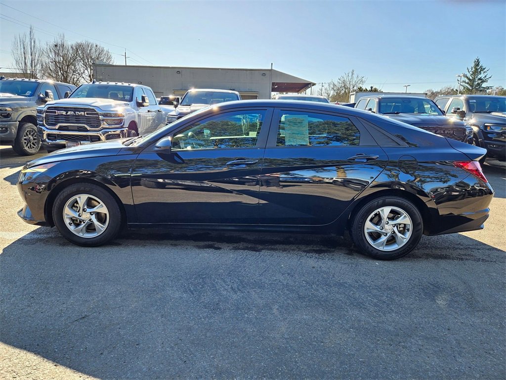 Used 2022 Hyundai Elantra SE w/ Cargo Package image 4