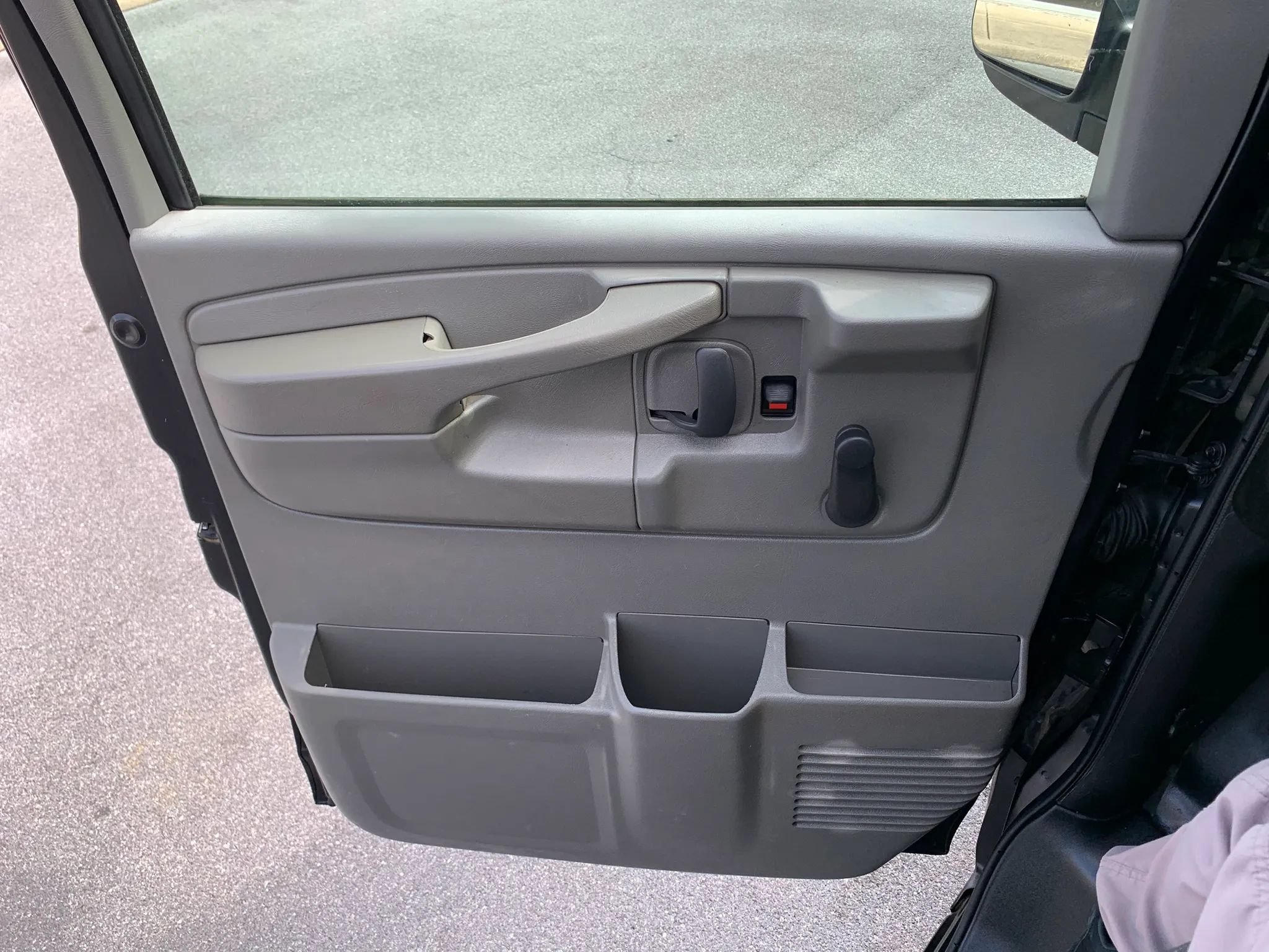 Used 2007 Chevrolet Express 1500 RWD image 8