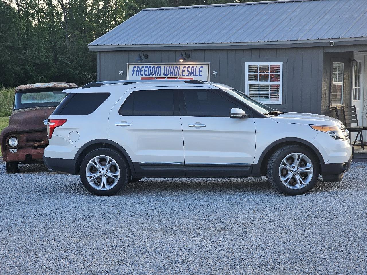 Used 2015 Ford Explorer Limited w/ Equipment Group 302A FWD image 12