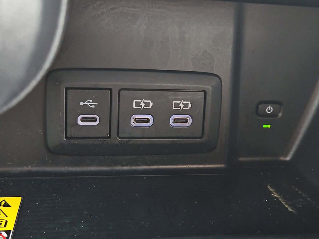 Used 2023 Toyota Venza XLE image 24