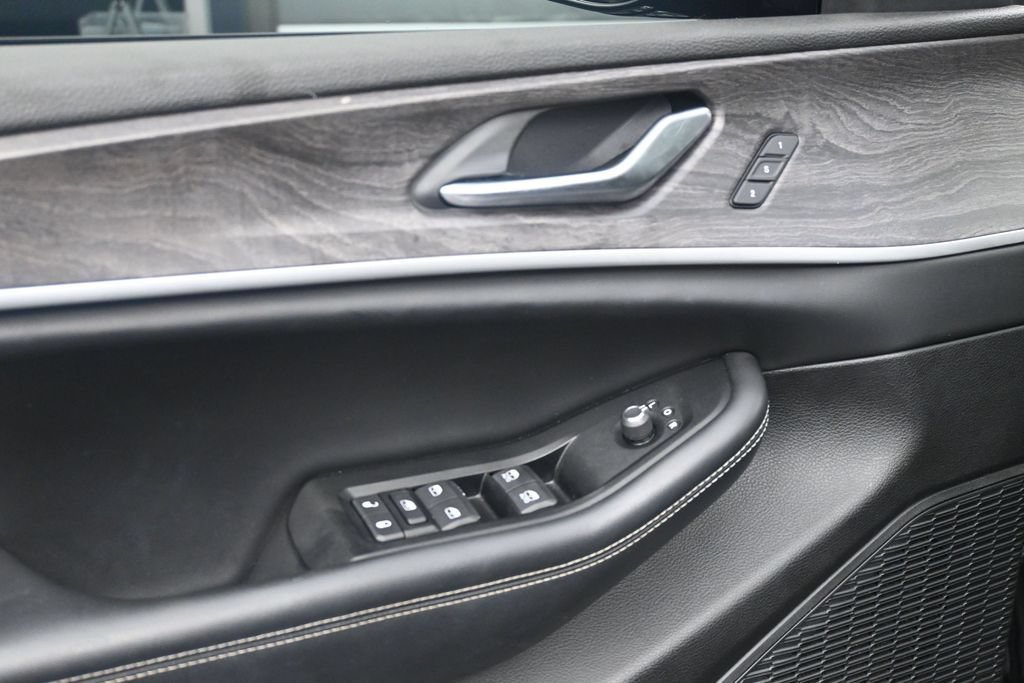 Used 2023 Jeep Grand Cherokee L Limited RWD image 19