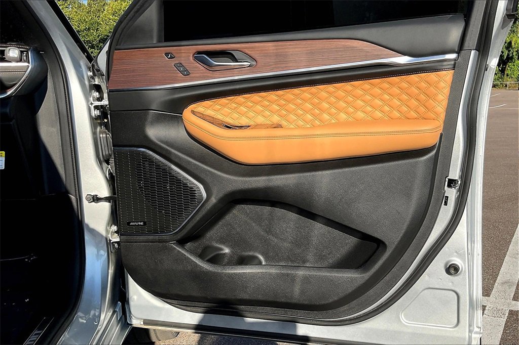 Certified 2023 Jeep Grand Cherokee L Summit w/ Luxury Tech Group V image 24