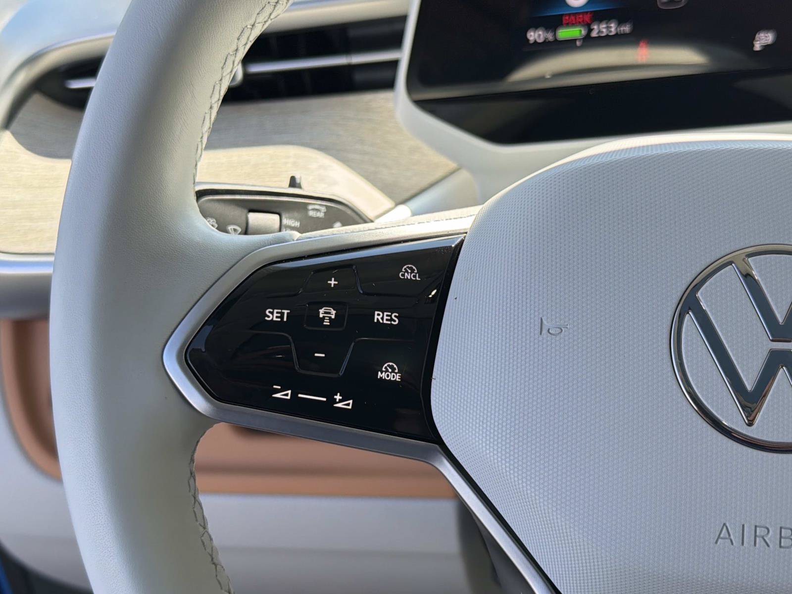 Certified 2025 Volkswagen ID. Buzz Pro S Plus AWD/4WD image 18