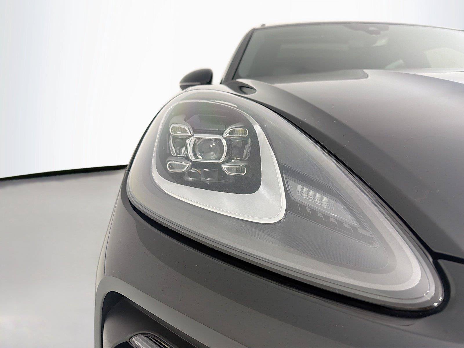 Certified 2023 Porsche Cayenne Platinum Edition AWD/4WD image 32