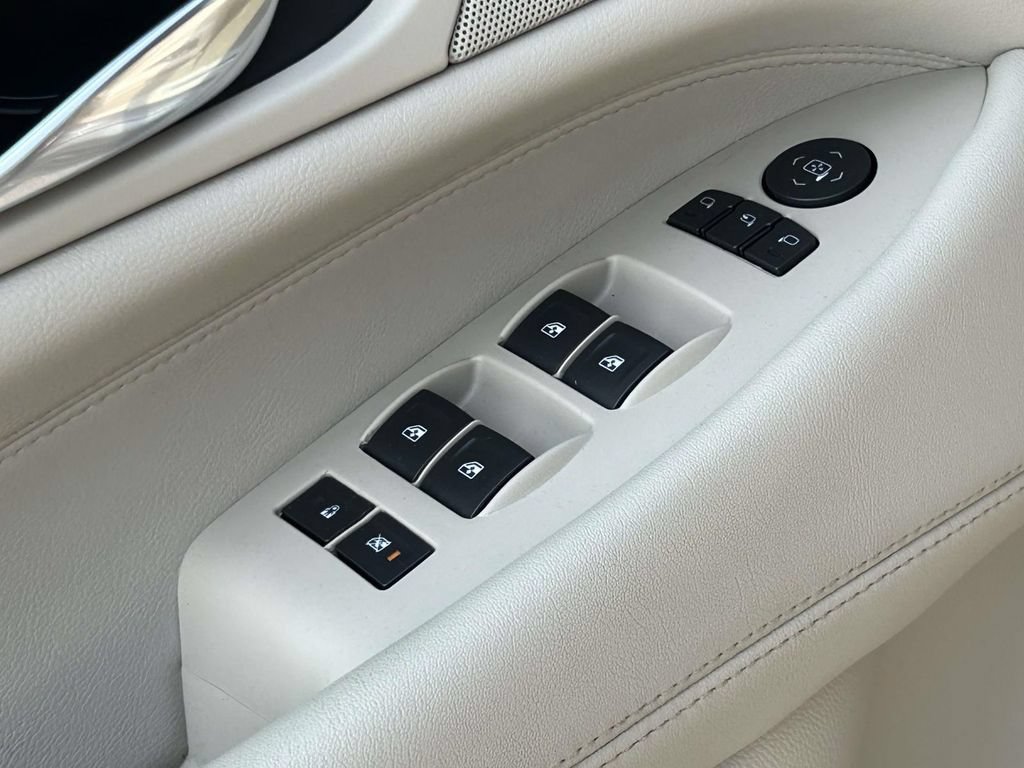 Used 2020 Cadillac Escalade Luxury AWD/4WD image 16