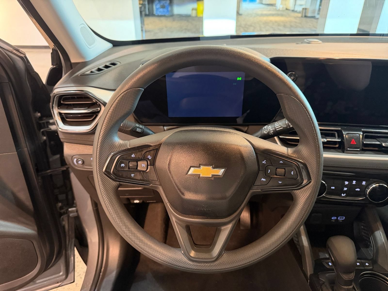 Used 2025 Chevrolet TrailBlazer LT FWD image 27