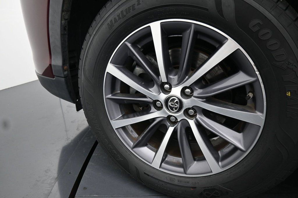 Used 2018 Toyota Highlander XLE AWD/4WD image 14
