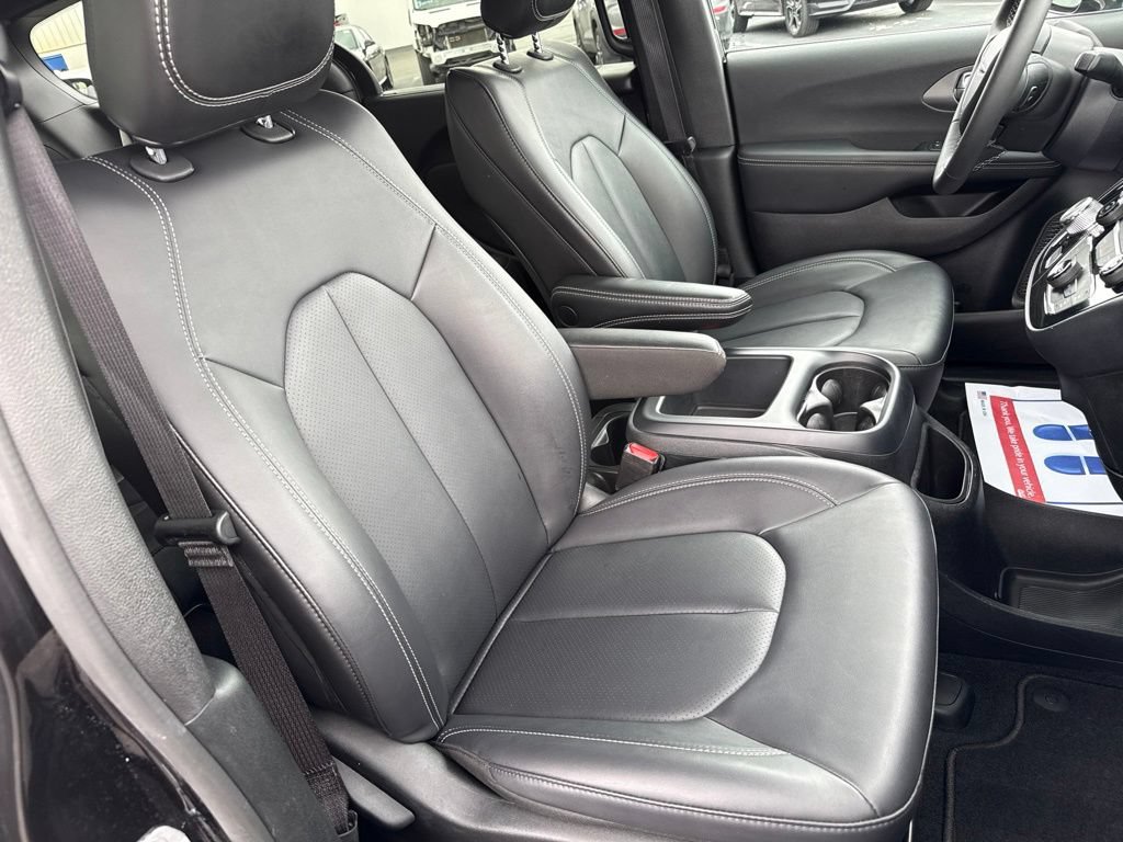 Used 2025 Chrysler Pacifica Select FWD image 31