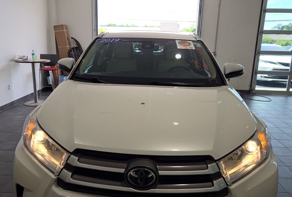 Used 2019 Toyota Highlander XLE AWD/4WD image 7