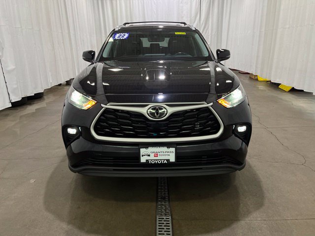 Certified 2022 Toyota Highlander XLE AWD/4WD image 10
